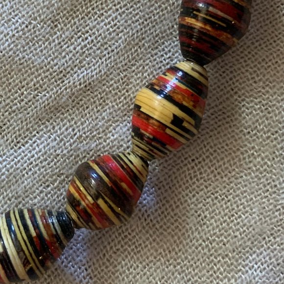 Multicoloured rolled paper bead necklace - Picture 5 of 5
